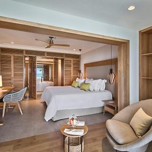Premium Beachfront Queen Room